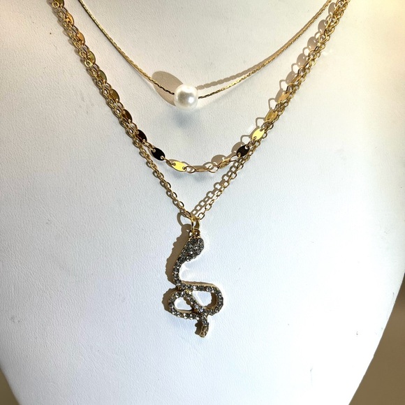 Jewelry - Stunning Gold Tone Layered Pearl & Crystal Snake Pendant Necklace